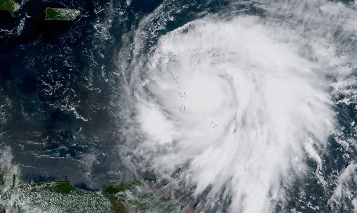Caribe - Olho do furacão Maria nas ilhas do Caribe (NOAA/EPA/EFE)