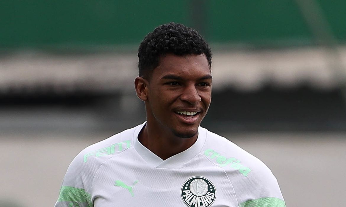 Luis Guilherme - meia-atacante do Palmeiras
