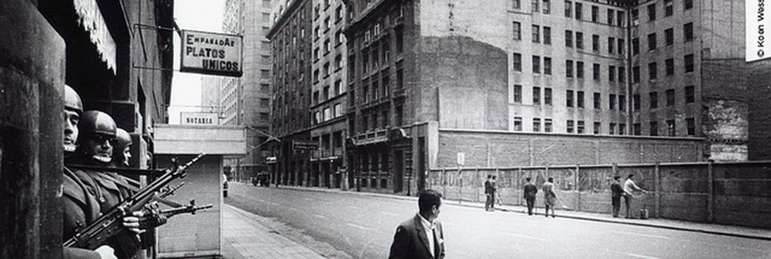 Ruas de Santiago após o golpe militar no Chile em 11 de setembro de 1973