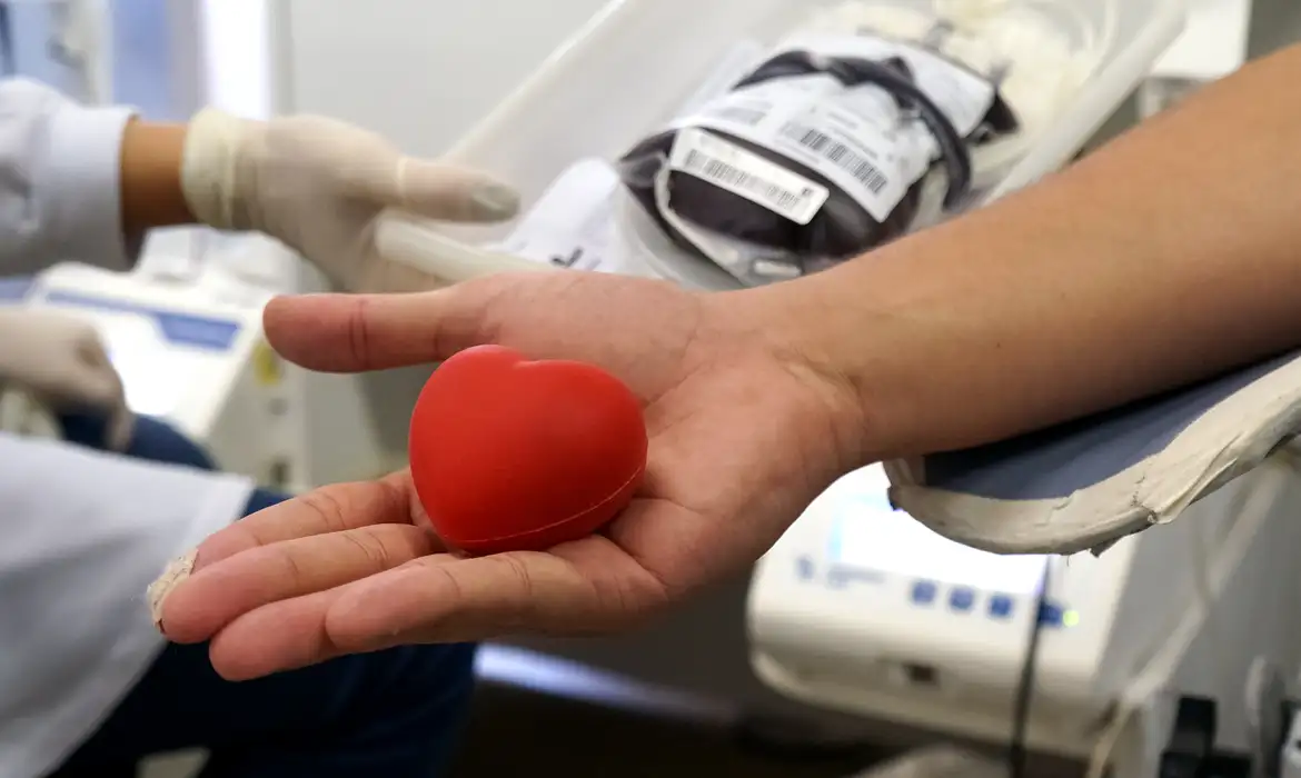 Pessoas participam de campanha para doação de sangue. Foto: Davidyson Damasceno/IGESDF