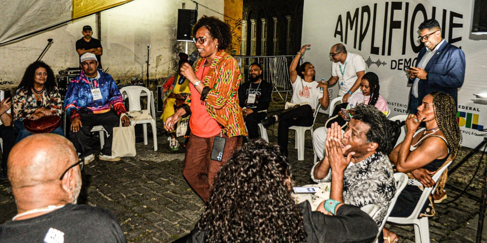 Campanha Amplifique Democracia valoriza a atuação de jovens na defesa cultural e social do Brasil