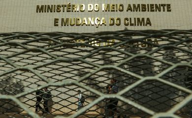 Brasília (DF) 24/06/2024 – Fachada do prédio do meio ambiente, nesta segunda feira os servidores públicos federais do meio ambiente começam a paralisação nacional. 
Foto: Joédson Alves/Agência Brasil