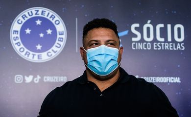 Ronaldo assina contrato e oficializa compra da SAF do Cruzeiro - em 14/04/2022