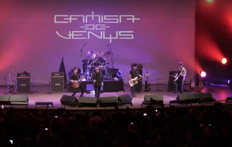 Cantor e compositor Marcelo Nova se apresenta com o grupo soteropolitano Camisa de Vênus
