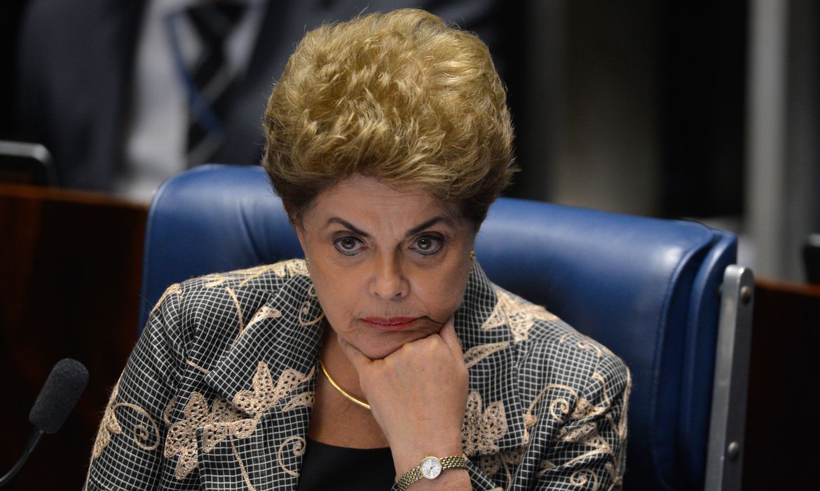 Brasília - A presidenta afastada, Dilma Rousseff, faz sua defesa durante sessão de julgamento do impeachment no Senado (Fabio Rodrigues Pozzebom/Agência Brasil)