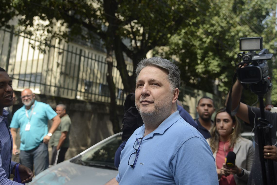 O ex-governador do Rio, Anthony Garotinho, é liberado do presÃdio de Benfica onde foi preso, durante a Operação Secretum Domus