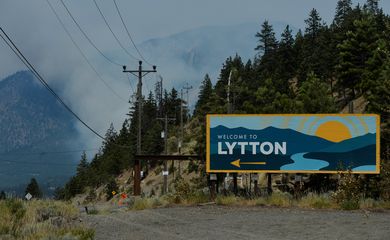 Town of Lytton evacuated due to wildfire