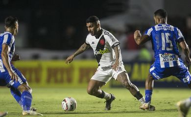 Partida entre Vasco da Gama x CSA pelo Campeonato Brasileiro B no Estadio Sao Januario em 7 de maio de 2022. 