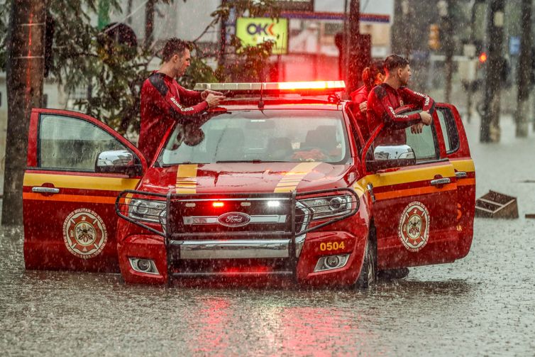 Porto Alegre (RS), 23/05/2024 – CHUVAS/ RS - ENCHENTES - Volta a chover forte em Porto Alegre.</p>
<p>Foto: Rafa Neddermeyer/Agência Brasil