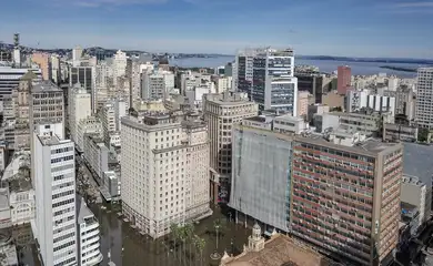 Porto Alegre (RS), 17/05/2024 – CHUVAS RS- ENCHENTES-DRONE -  Centro histórico de Porto Alegre permanece alagado devido as fortes chuvas dos últimos dias. Foto: Rafa Neddermeyer/Agência Brasil