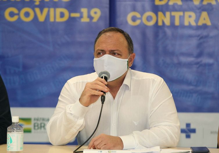 Pazuello anuncia força-tarefa para acelerar vacinação em Manaus
