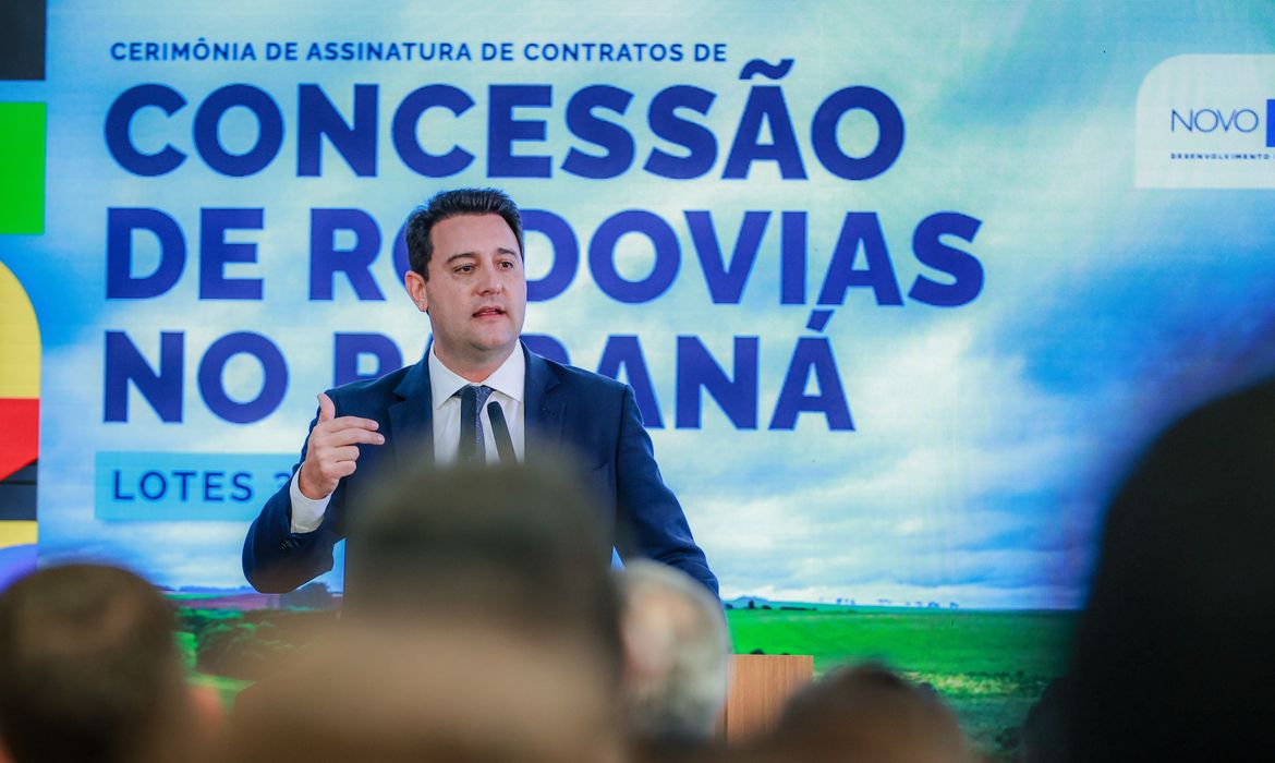 Brasília (DF), 28/04/2025 - O governador do Paraná, Ratinho Jr, durante cerimônia de assinatura de contrato de Concessão de Rodovias no Paraná Lotes 3 e 6, realizada no Palácio do Planalto. Foto: Marcio Ferreira/MT