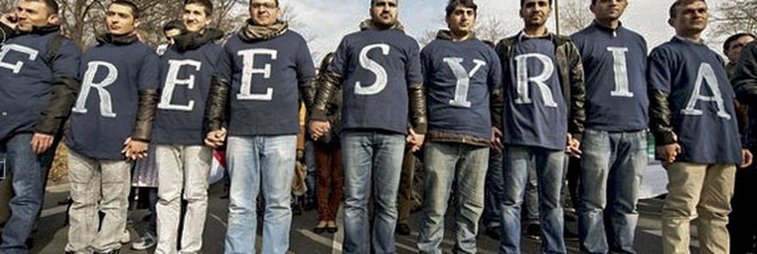 Síria Manifestantes pedem a renúncia do presidente Sírio, Bashar Al Assad, o fim das violações de direitos humanos e mais liberdade