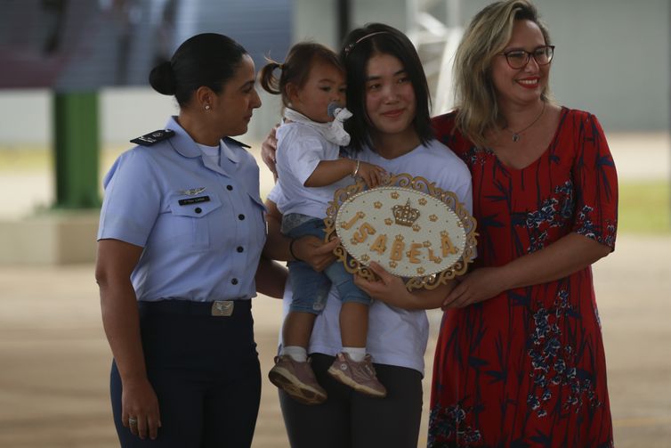 O grupo de repatriados da China que está em quarentena na Base Aérea de Anápolis são liberados na manhã desse Domingo