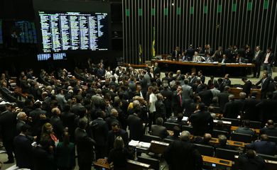 Brasília - Plenário do Congresso aprecia o projeto do governo que modifica a meta fiscal (Fabio Rodrigues Pozzebom/Agência Brasil)