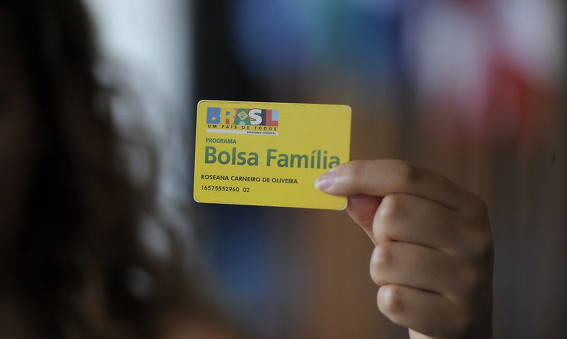 Prorrogada suspensão dos procedimentos do Bolsa Família e CadÚnico | Agência  Brasil