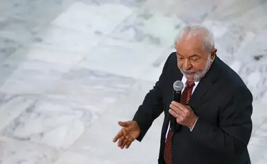 O presidente Luiz Inácio Lula da Silva participa de encontro com dirigentes de centrais sindicais, no Palácio do Planalto.