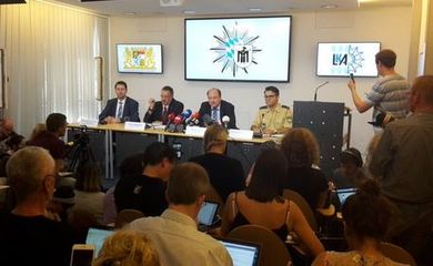 Polícia de Munique durante entrevista coletiva (Reprodução Twitter DW | Politik)