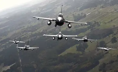 **VIDEO AVAILABLE: CONTACT INFO@COVERMG.COM TO RECEIVE**
Fighter jets from Italy, Poland and the United States took to the skies over NATO’s eastern flank as part of NATO’s Air Shielding mission. The line-up of aircraft included Italian Eurofighters, Polish F-16s and Polish MiG-29s and United States F-22s. The planned one-day series of aerial manoeuvres were conducted from Łask Air Base in Poland on 12 October 2022.
NATO’s Air Shielding mission is an increased air and missile defence posture along the Alliance’s eastern flank, implemented in the wake of Russia’s brutal invasion of Ukraine. Allies have deployed more fighter jets and ground-based air and missile defence systems to protect Allies along the eastern flank against possible air and missile threats. This is purely defensive, and a key component of NATO's enhanced deterrence and defence posture. NATO’s Air Shielding involves deployments ranging from a few weeks to several months at air bases and key locations in the eastern part of the Alliance.
Footage includes aerial manoeuvres of Italian Eurofighters, Polish F-16s and MiG-29s, and US F-22s.
The aerial manoeuvres come amid increased tensions on NATO's Eastern flank due to Russia's war in Ukraine and threats from Kremlin leaders to members of the NATO Alliance.
Where: Łask Air Base, Poland
When: 12 Oct 2022
Credit: US Air Force/Cover Images
**EDITORIAL USE ONLY. MATERIALS ONLY TO BE USED IN CONJUNCTION WITH EDITORIAL STORY. THE USE OF THESE MATERIALS FOR ADVERTISING, MARKETING OR ANY OTHER COMMERCIAL PURPOSE IS STRICTLY PROHIBITED. MATERIAL COPYRIGHT REMAINS WITH STATED SUPPLIER.**