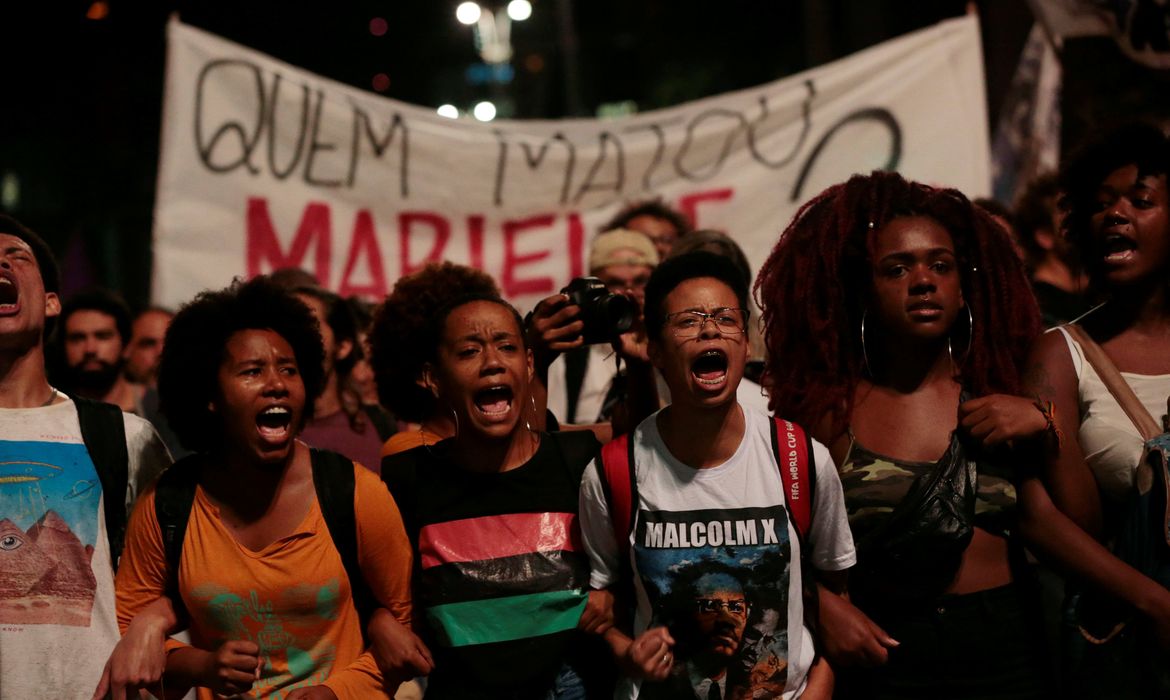 Manifestantes se reúnem na Avenida Paulista, em São Paulo, e pedem justiça pela morte da vereadora Marielle Franco