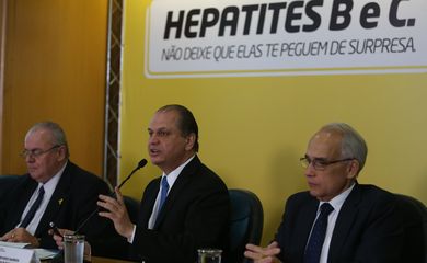 Brasília - O ministro da Saúde, Ricardo Barros, anuncia novas ações para tratamento da hepatite C (José Cruz/Agência Brasil)