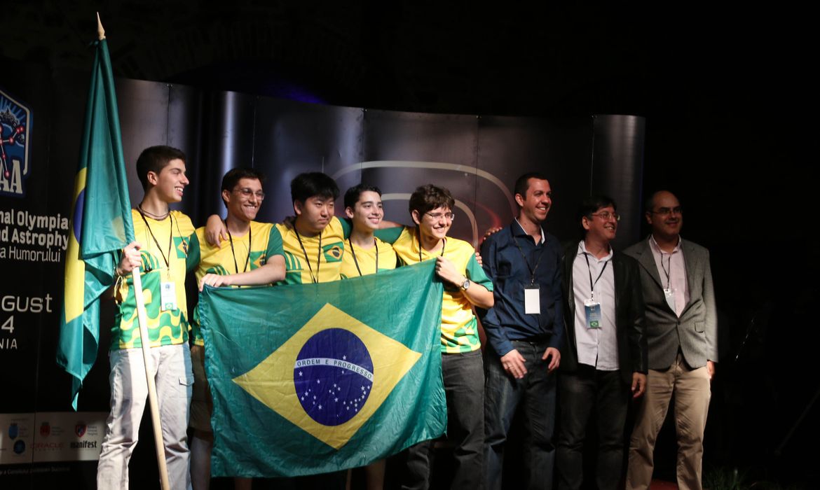 Alunos brasileiros conquistaram medalha inédita em olimpíada de astronomia (Divulgação/Portal da Olimpíada Internacional de Astronomia e Astrofísica)