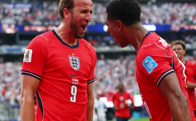 Harry Kane comemora o segundo gol com Jude Bellingham
27 de junho de 2026 IMAGN IMAGES via Reuters/Vincent Carchietta