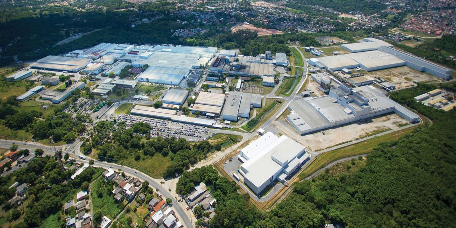 Emprego industrial tem primeira queda mensal em 18 meses Emprego industrial tem primeira queda mensal em 18 meses