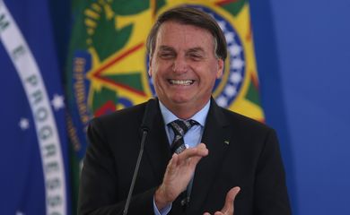 O presidente Jair Bolsonaro, participa do lançamento dos programas CODEX e SUPER.BR e do 8º8º Revogaço  no Palácio do Planalto.