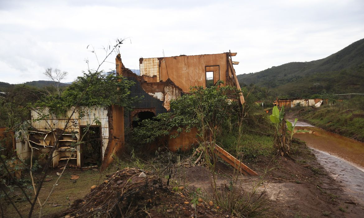 Moradores de Barra Longa, uma das regiões atingidas pela tragédia de Mariana, também sofrem com depressão - José Cruz-Agência Brasil