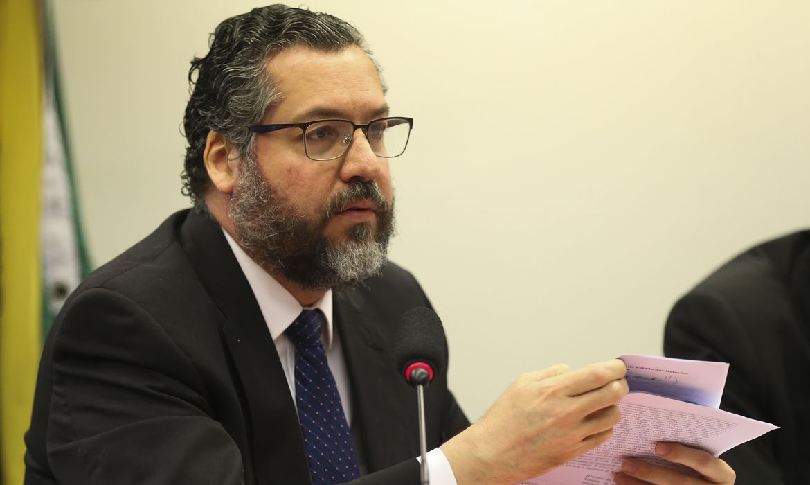 O ministro das Relações Exteriores, Ernesto Araújo, participa de audiência pública, na Comissão de Seguridade Social e Família da Câmara dos Deputados