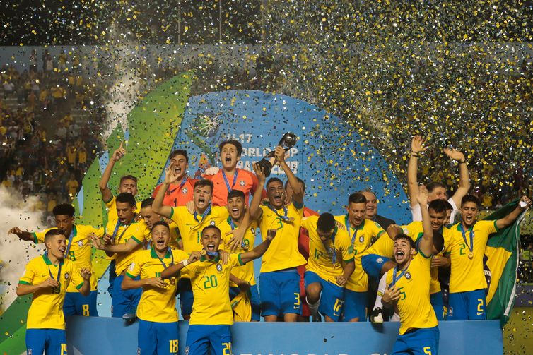 Brasil vence México de virada, com gol nos acréscimos do 2º tempo na Copa do Mundo Sub 17 