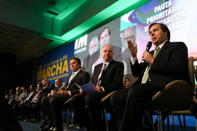 Brasília:  Os presidentes da Câmara, Rodrigo Maia,  o presidente da Confederação Nacional dos Municípios, Paulo Ziulkoski e o do Senado, Eunício Oliveira, participam da 21ª Marcha a Brasília em Defesa dos Municípios. 
