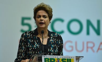 Brasília - A presidenta Dilma Rousseff participa da abertura da 5ª Conferência Nacional de Segurança Alimentar e Nutricional, no Centro de Convenções Ulysses Guimarães (Valter Campanato/Agência Brasil)