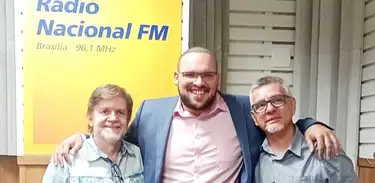 Dani Assis visita os estúdios da Rádio Nacional FM 
