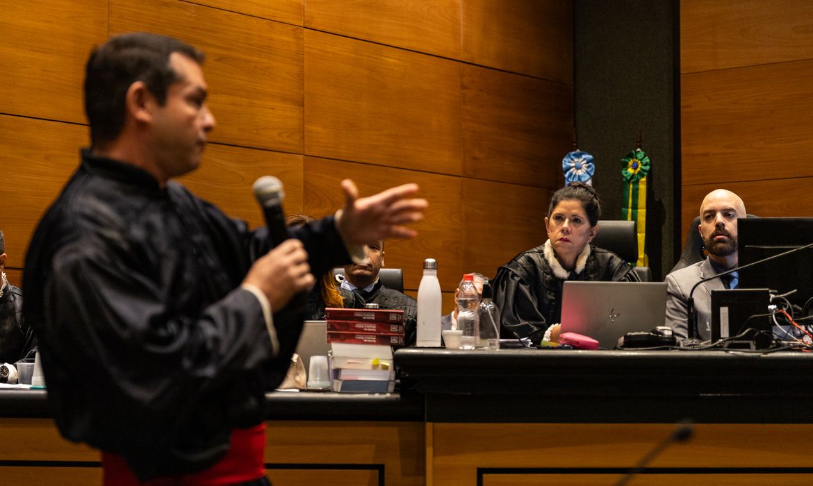 Condenação de Lessa e Queiroz repercute internacionalmente Condenação de Lessa e Queiroz repercute internacionalmente