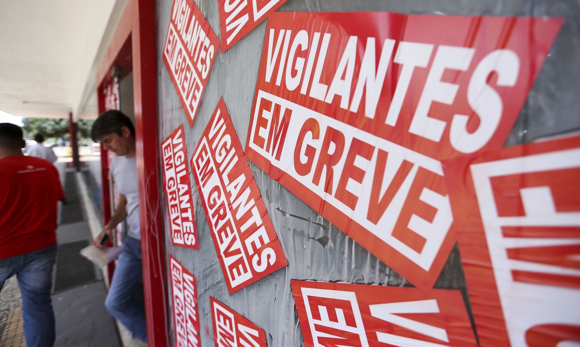 Brasília - Vigilantes do DF entram em greve (Marcelo Camargo/Agência Brasil)