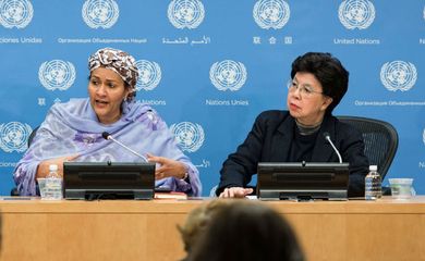 A diretora-geral da OMS, Margaret Chan (esq), e a vice-secretária-geral da ONU, Amina Mohammed (dir), afirmaram que a resistência antimicrobiana já está prolongando doenças em todo o mundo