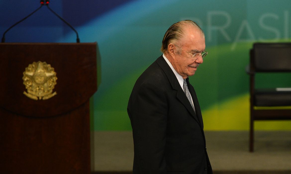 Ex-senador José Sarney autor da proposta do novo texto do Código de Processo Civil, durante cerimônia de sanção no Palácio do Planalto (José Cruz/Agência Brasil) 