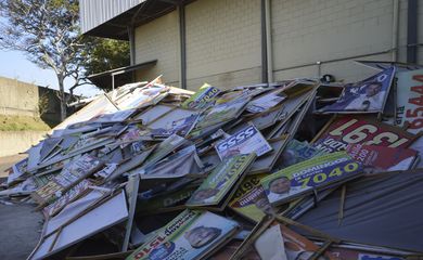 Belo Horizonte MG - Eleições 2014, material de campanha apreendido nas ruas que foram utilizados fora do horário permitido por lei