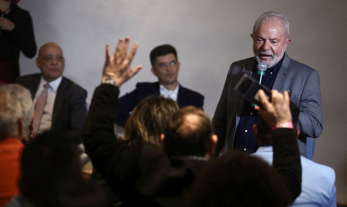 PT tem de aprender a conversar com evangélicos, afirma Lula