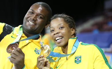 Joice Silva entrou para a história do esporte brasileiro ao vencer a cubana Yakelin Estornell e ganhar a primeira medalha de ouro da luta olímpica. Mais cedo, Davi Albino ganhou o bronze