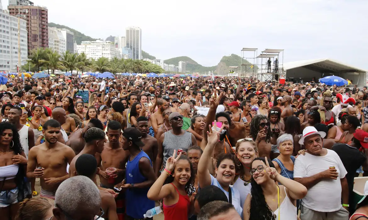  Festa de abertura dos 50 dias do Carnaval Rio 2020 na praia de Copacabana