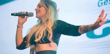 Clara Telles, cantora