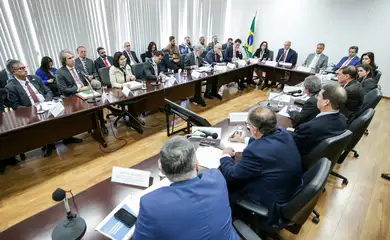 Brasília (DF), 15/07/2025  - Vice-presidente Geraldo Alckmin (c), participa da reunião do comitê de negociação realiza primeiras reuniões para discutir medidas à tarifa de 50% dos EUA. Reunião com setores industriais que têm mais relação de comércio exterior com os EUA. 
Foto: Lula Marques/Agência Brasil