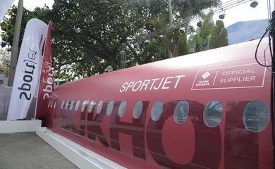 Rio de Janeiro - Casa da Rússia, em Copacabana, apresenta o protótipo do primeiro avião desenvolvido especialmente para atletas profissionais, o SportJet, e mostra sua cultura (Tânia Rêgo/Agência Brasil)