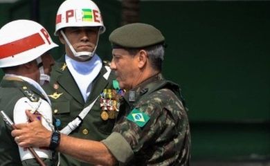 O general Walter Souza Braga Netto,  atual chefe do Comando Militar do Leste, será o comandante da intervenção federal na segurança pública do estado do Rio de Janeiro 