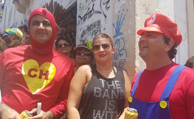 Os amigos Leonardo Ribeiro (esquerda) e Fernando Dias não enxergam, mas adoram carnaval e caíram na folia no carnaval de Olinda