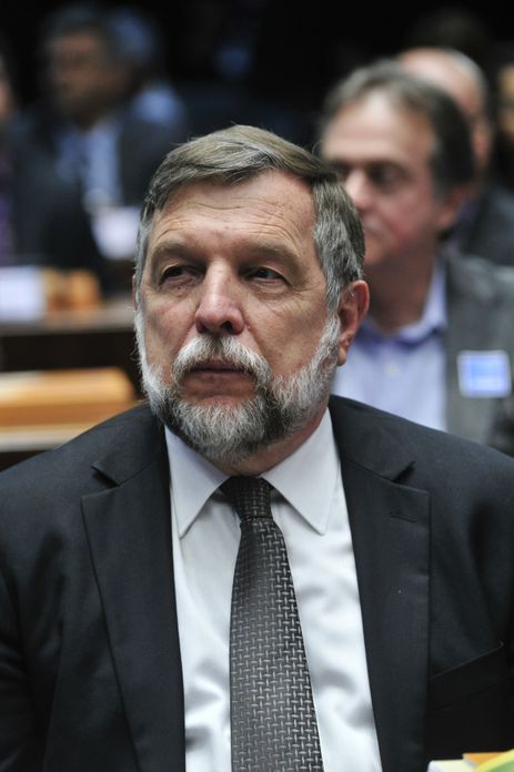 Flávio Arns é eleito senador pelo Paraná.
