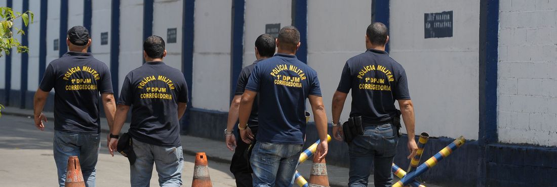 Movimentação no Batalhão Especial Prisional (BEP), em Benfica. TJRJ confirmou a transferência dos PMs custodiados no BEP para a Penitenciária Vieira Ferreira Neto, em Niterói 